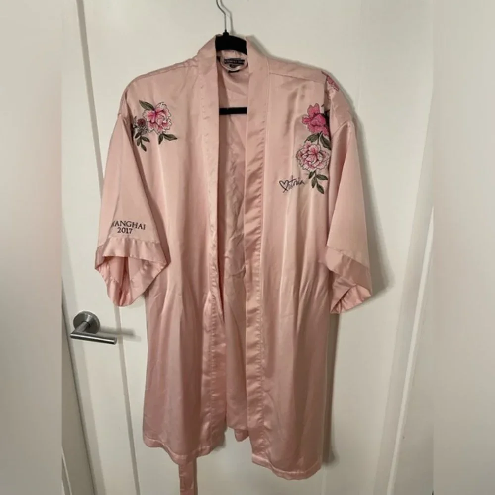 Victoria Secret Shanghai 2017 Fashion Show Rose Embroidered Robe Kimono XS/S - Picture 3 of 8